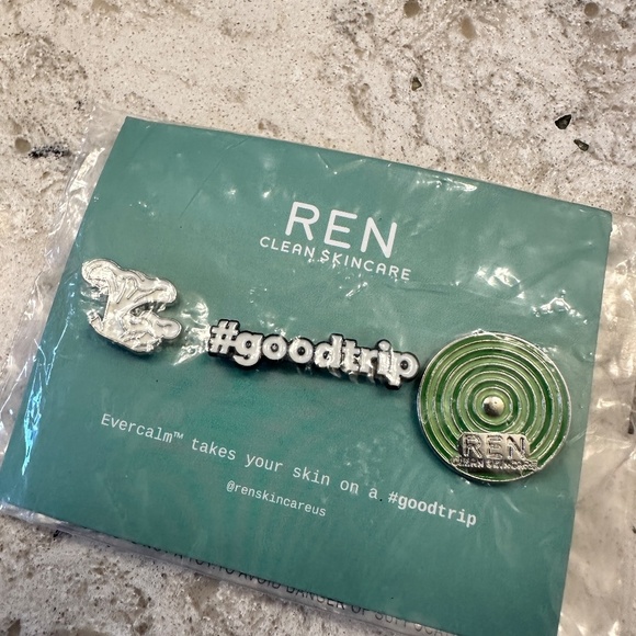 REN - clean skincare pins - set of 3 - Picture 3 of 4